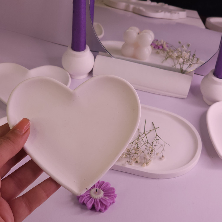 سفره هفت سین مدرن و شیک با طرح قلب برای نوروز