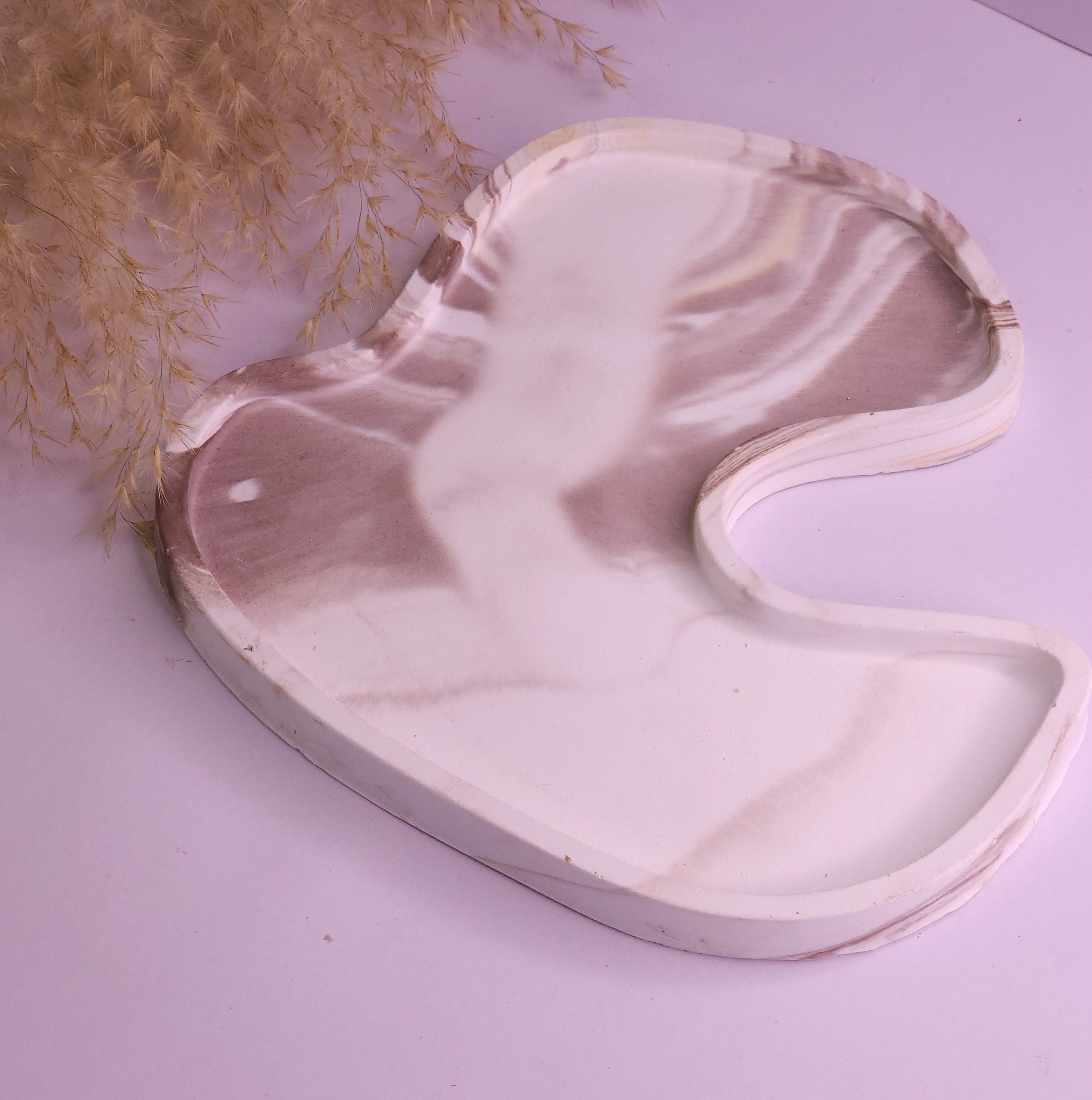 خرید عمده سینی دکوری پذیرایی دفرمه از جنس سنگ مصنوعی شیک و مدرن دکوراتیو لیانا